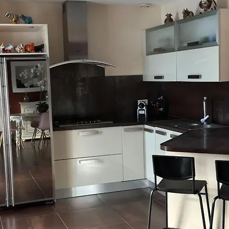 Comme A La Maison… *