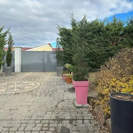 Comme A La Maison… * Pusignan