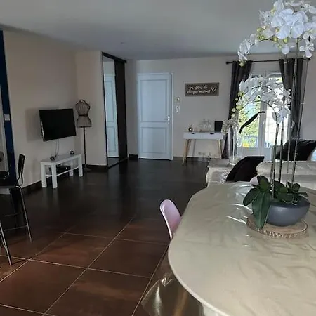 Comme A La Maison… *