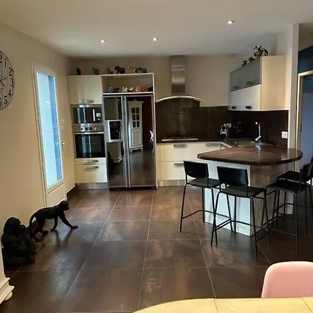 Comme A La Maison… * Pusignan